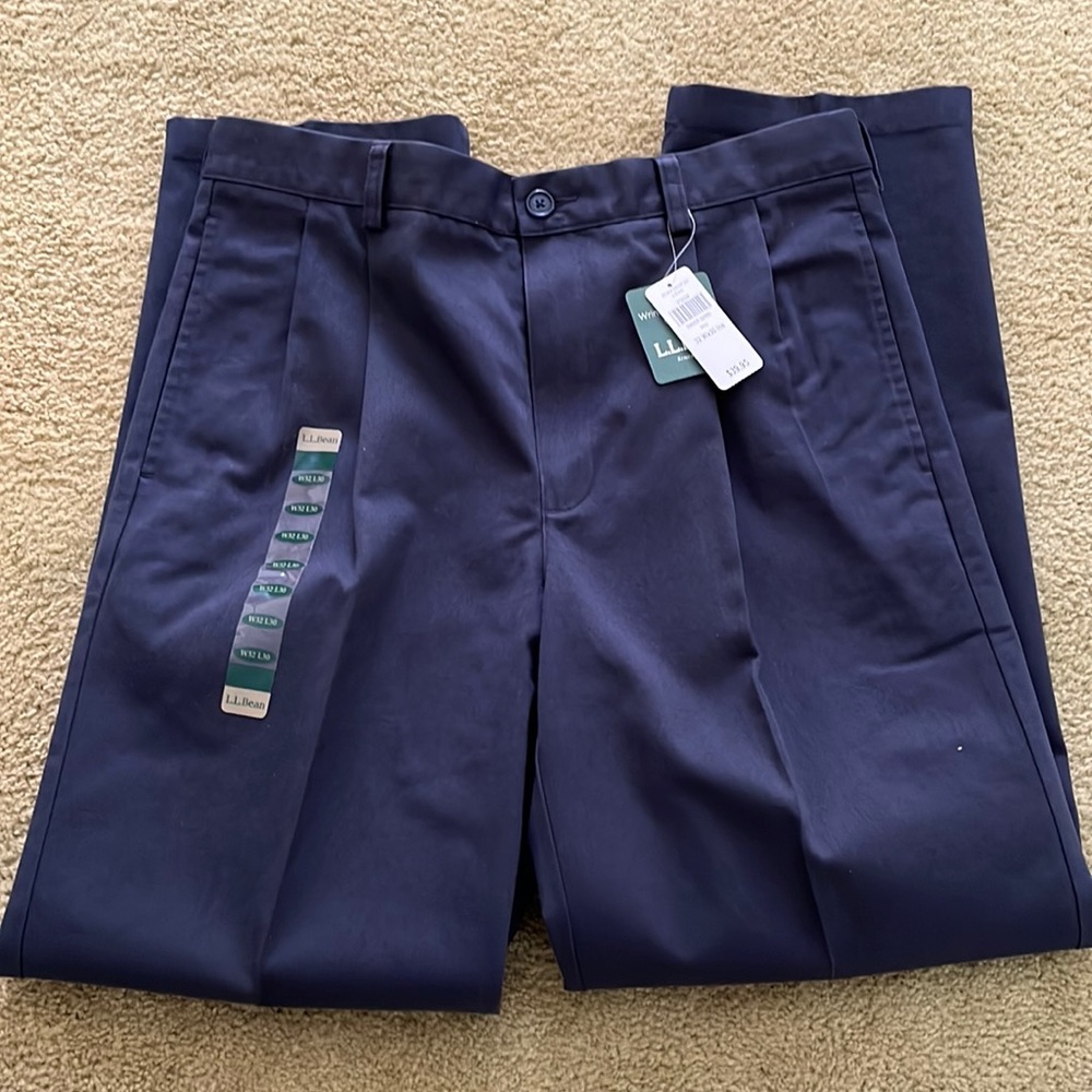 L. L. Bean Wrinkle Resistant pleated front chinos - NWT